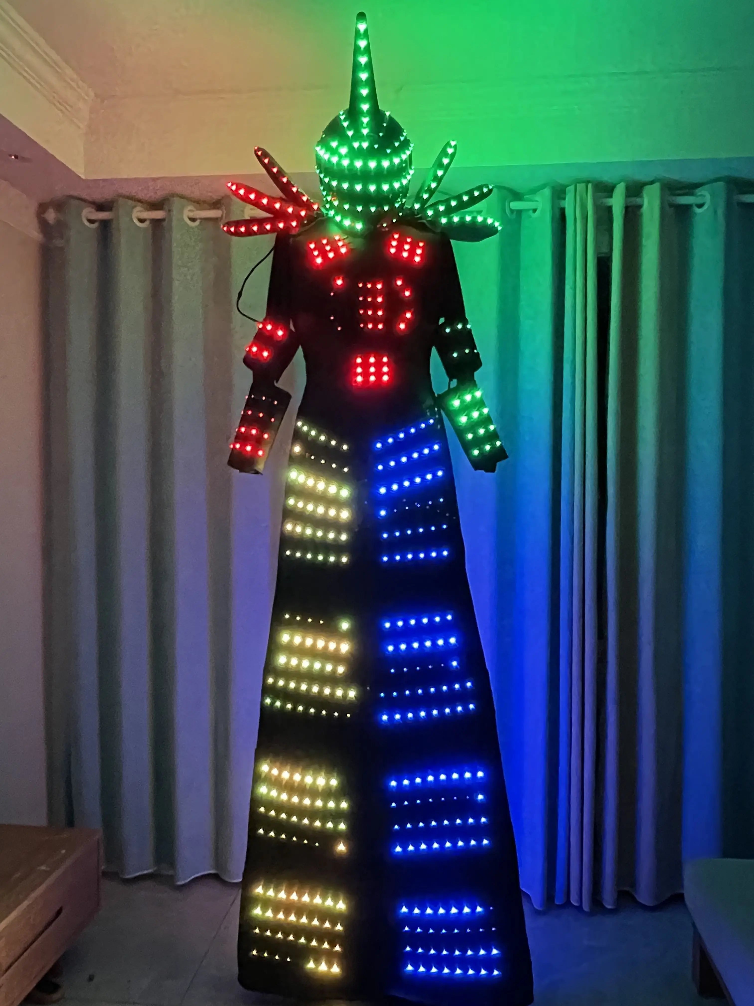 Full Color Digital Color Remote Control LED Stilts Walker Robot Costume Kryoman Helmet Stage Performance Nightclub DJ Show Suit